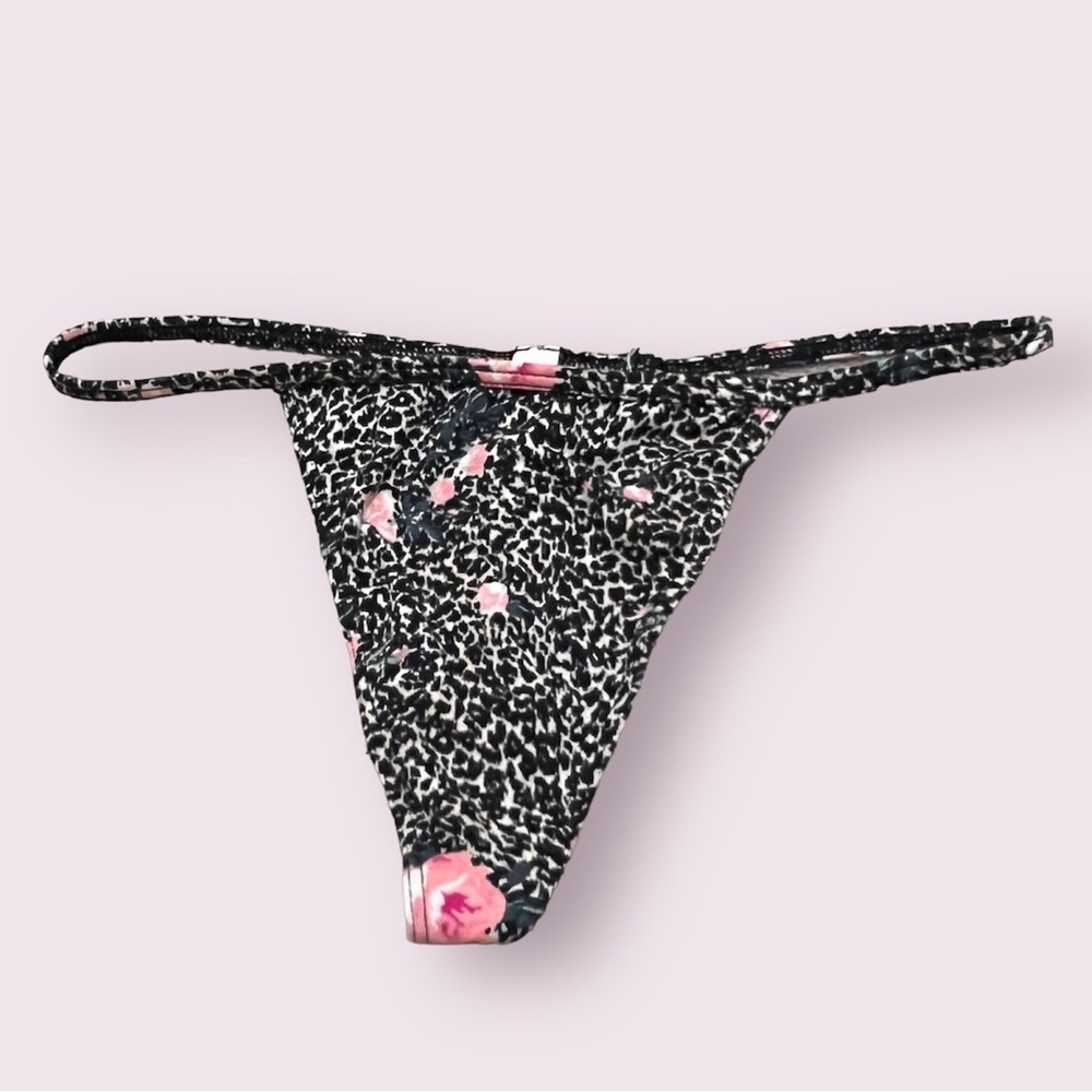Victoria’s Secret Cotton Logo V-string Panty Size Small Leopard Floral NWT